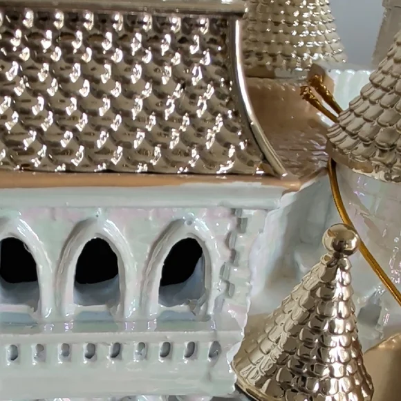 BBW x Disney Princess Castle 3 Wick Candle Holder - Picture 6 of 12